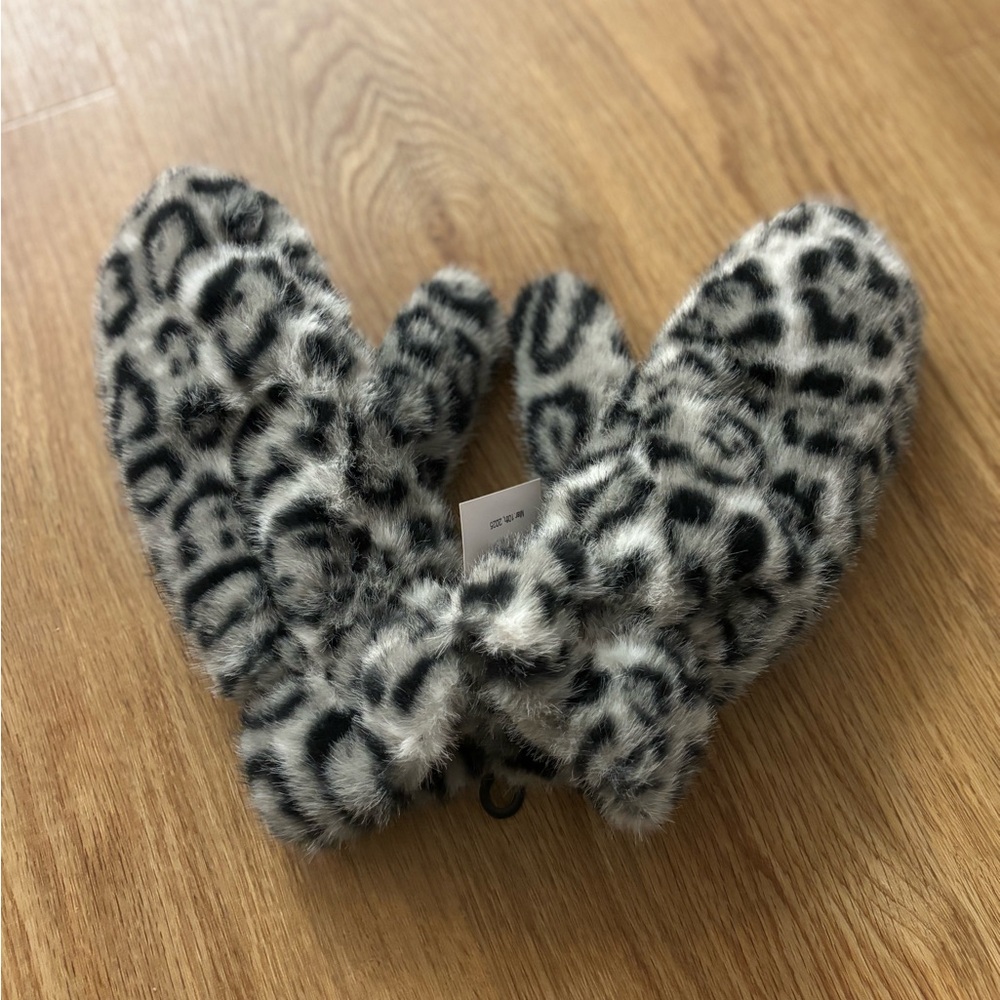 Leopard Print Faux Fur Mittens